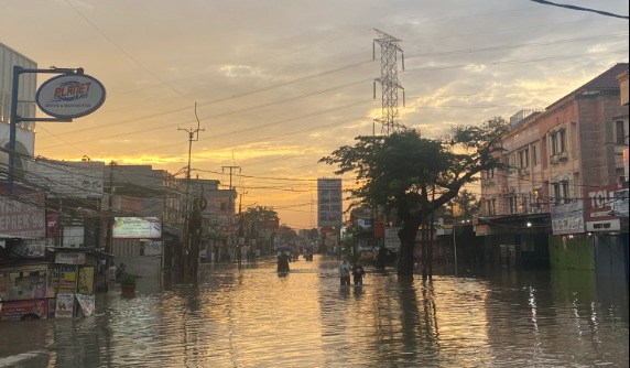 Banjir 1,5 Meter di Ciledug Tangerang, BPBD Kerahkan Perahu Evakuasi